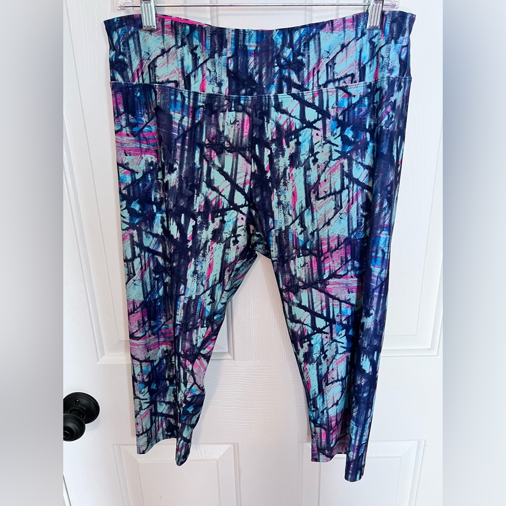 Abstract Blue and Pink Women's Capri Leggings